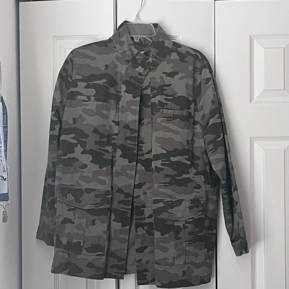 Camo (snap button) Jacket 🧥 - Picture 1 of 3